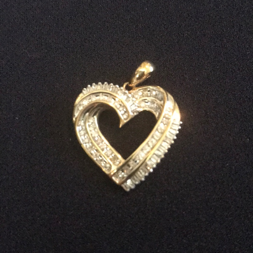 Gold heart pendant